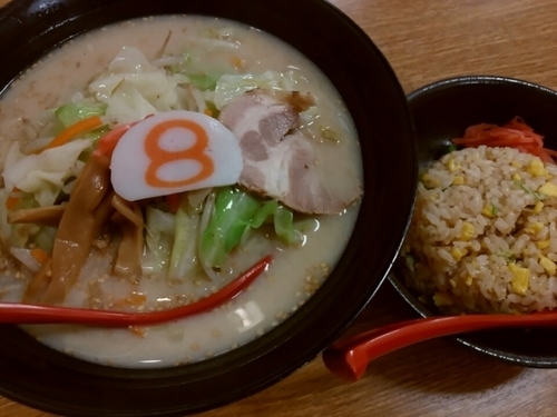 「Ｂセット（野菜ラーメン＋半炒飯）885円」@8番らーめん 金沢駅店の写真