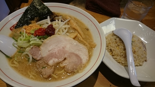 「のがほ 濃＋半炒飯（950円）」@野方ホープ 目黒店の写真