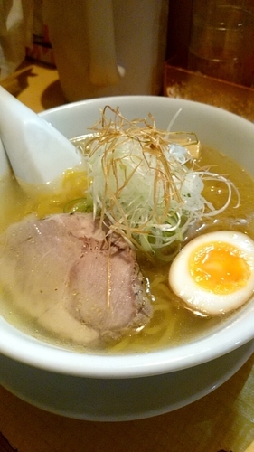 「鶏がら汐らーめん800円」@麺屋 雪風 すすきの店の写真