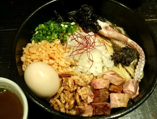 「【期間限定】濃厚イカまぜそば 750円＋味玉」@まぜそば 一心不乱の写真