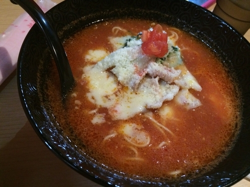 「トマトラーメン」@トマトラーメンと辛めん 三味の写真