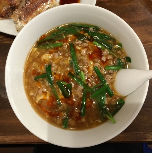 「台湾ラーメン690円+餃子300円」@横浜餃子軒の写真