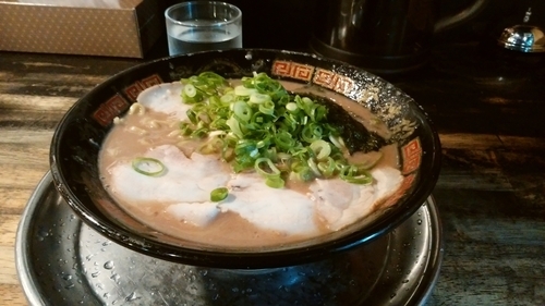 「とんこつラーメン 　硬め、普通、多め」@無鉄砲 東京中野店の写真