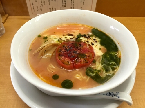 「焼きチーズとトマトの塩そば〜ジェノベーゼを漂わせて」@中華そば 大井町 和渦の写真