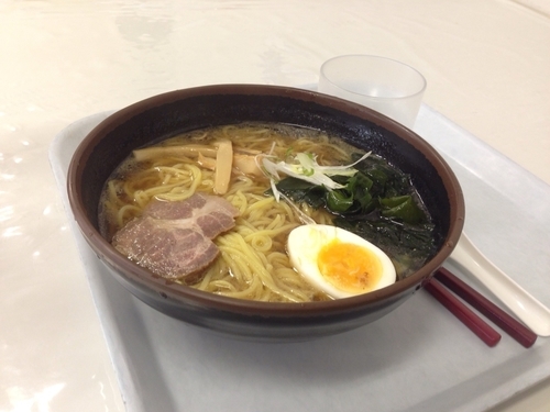 「ラーメン（大盛り）300円＋100円」@神奈川県厚木合同庁舎食堂の写真