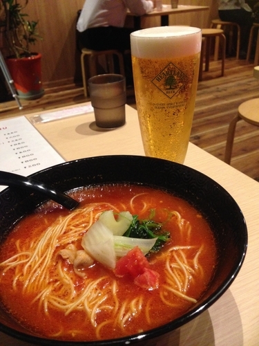 「トマトラーメン」@トマトラーメンと辛めん 三味の写真