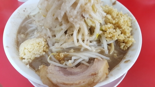 「らーめん(ヤサイ、アブラ、ショウガ、ニンニク少し)」@鷹の目 獨協大学前本店の写真