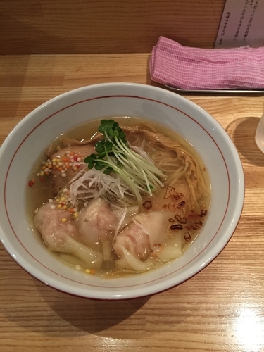 「地球の塩そば＋海老ワンタン」@地球の中華そばの写真