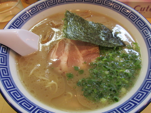 「とんこつラーメン　「670円」」@なかじまの写真
