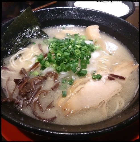 「豚骨らぁめん 750えん」@関東極濃豚骨らぁめん 葉隠～HAGAKURE～の写真