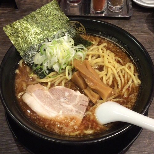 「節骨こってりらーめん＋大盛（690円）」@節骨麺たいぞう 王子店の写真