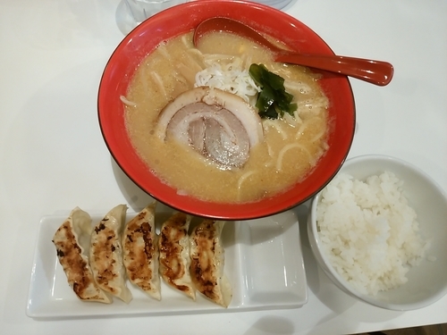 「みんなのみそラーメン＋餃子＋小ライスセット1,050円」@ラーメン処 そうじゃ屋の写真