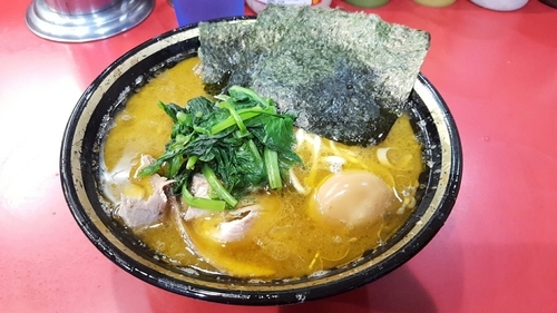「ラーメン中盛り　味玉　￥750+60」@家系総本山 ラーメン吉村家の写真