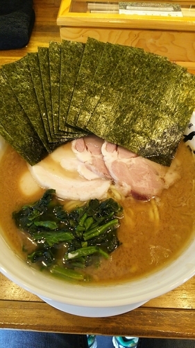 「チャーシュー麺　中盛り(脂多め)　海苔　味玉」@横浜家系 麺屋はやぶさの写真