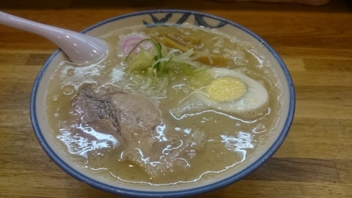 「小ラーメン(1玉)＋0.5玉(サービス)、水曜日(濃厚鶏豚)」@必勝軒の写真