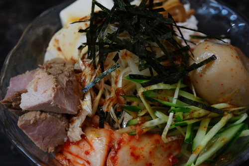 「ピリ辛冷やしぶっかけ（限定）＋Ｂ玉＋切り落としチャーシュー」@らーめん えんやの写真