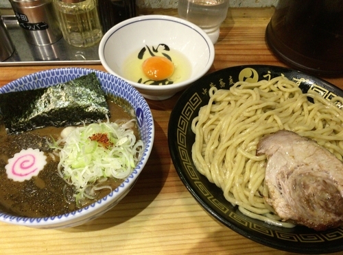 「つけ麺(小)あつもり＋生卵」@中華蕎麦うゑずの写真
