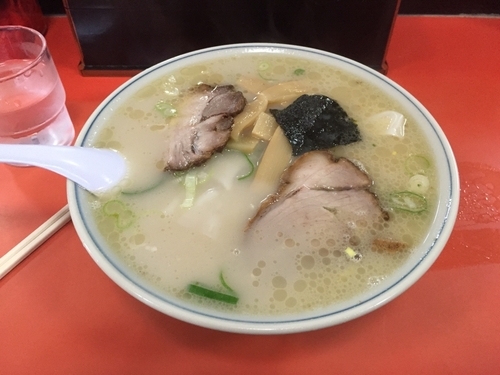 「ワンタン麺大盛り 麺かため」@南京千両 本店の写真