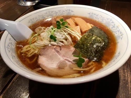 「正油ラーメン 大 ¥780」@楽やの写真