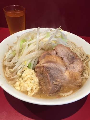 「小 麺ちょい少なめアブラ少なめ野菜少なめニンニク」@ラーメン二郎 荻窪店の写真