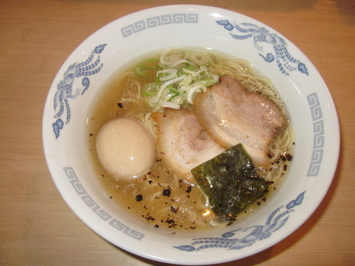 「熊本豚骨らーめん(680円)＋(煮卵100円)」@心生 麺商人の写真