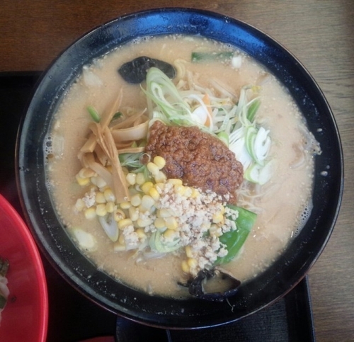 「担々麺風の味噌ラーメン750円大盛100円増」@幸来の写真