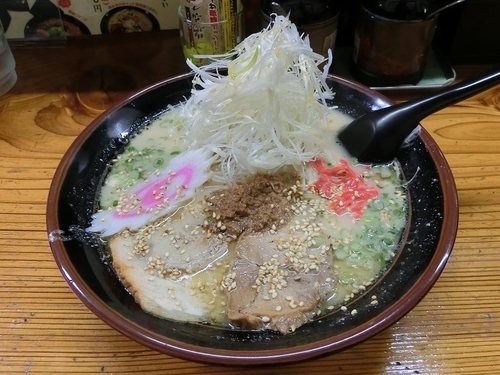 「とんこつ塩らあめん+白ねぎ」@俺流らあめん・深味やの写真