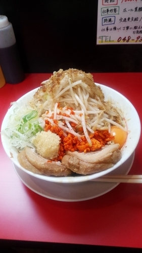 「まぜそば750円＋豚1枚追加90円」@鷹の目 獨協大学前本店の写真