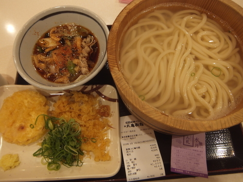 「釜揚大390円(1日190円)肉汁140円タケノコ天130円」@丸亀製麺 イトーヨーカドー曳舟店の写真