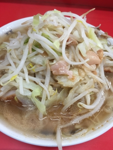「小ラーメン麺少なめ （ヤサイ少なめニンニク？アブラ）」@ラーメン二郎 松戸駅前店の写真