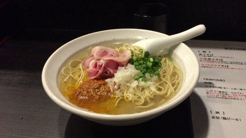 「牛脂煮干しそば+にぼ玉　1000円」@灰汁中華 丿貫 福富町本店の写真