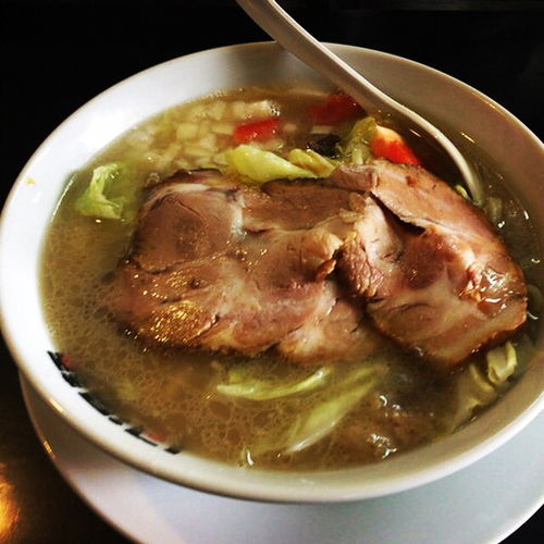 「五香ラーメン（大）太麺¥700-」@13湯麺の写真