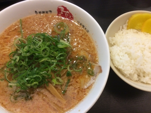 「ラーメン 麺30秒硬め＋辛いの多目＋脂多目＋ライス普通」@京都銀閣寺 ますたにラーメン 日本橋本店の写真