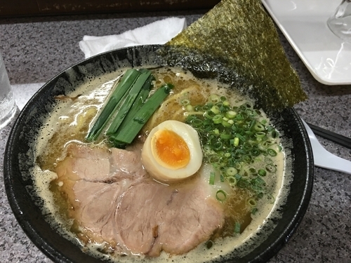 「こってりとんこつらぁめん」@丸新らぁめんの写真