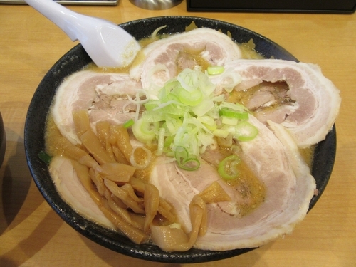 「味噌チャーシューめん（９８０円）＋ライス＋餃子」@こってりらーめん なりたけ 幕張店の写真