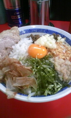 「まぜそば大(ニンニク、アブラ)850円+豚1枚+90円」@イマイ帝国の写真