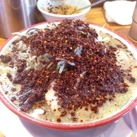 麺すくなめ玉子付 780円 自家製唐辛子