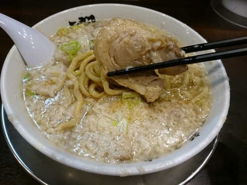 「中華そば(小・鬼油)　720円」@らーめん潤 亀戸店の写真