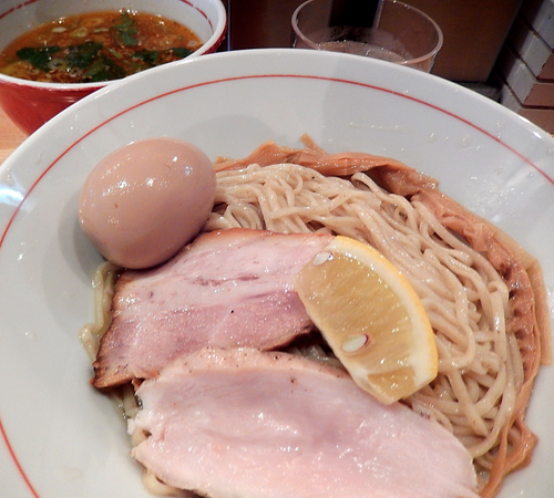 「海老かおる潮つけそば＋味玉（930円）」@地球の中華そばの写真