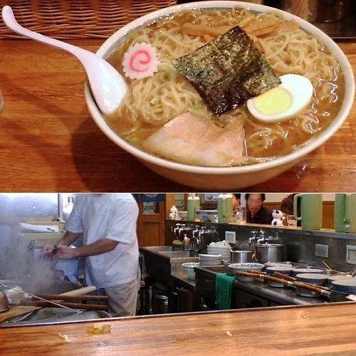 「ラーメン 当時700円 + 大盛」@必勝軒の写真