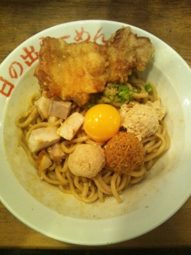 「ガッツ麺DX(唐揚げトッピング)」@日の出らーめん 大須分店の写真