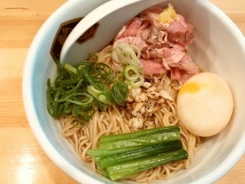 「鯛油そば＋鯛だしsmoke味玉」@真鯛らーめん 麺魚の写真