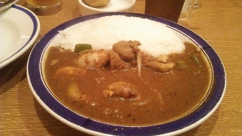 「チキンカリー 900円 ＋ ビール中瓶 480円」@エチオピア カリーキッチン 御茶ノ水ソラシティ店の写真