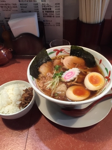 「特製醤油らーめん+小ライス」@らーめん天神下 大喜の写真