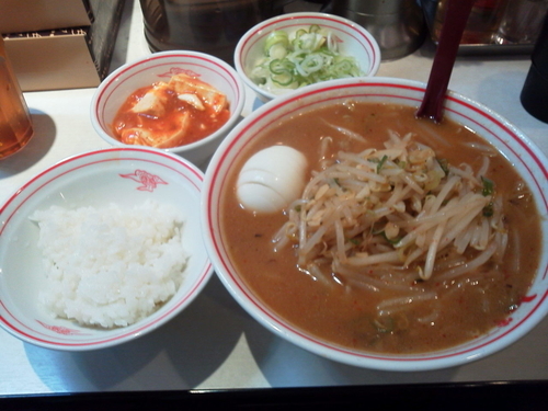 「サッポロ味噌ラーメン720円他」@蒙古タンメン中本 品川店の写真