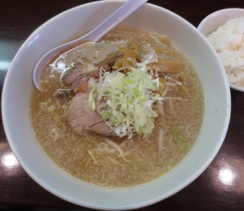 「らーめん＋サービス小ライス　650円」@らーめん大慶の写真