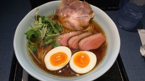 「にほんいち醤油そば」@麺巧 潮の写真