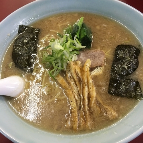 「ラーメン大盛り」@がんこや かるがんラーメン 千代田本店の写真