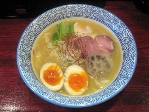 「鯛白湯そば780円＋味玉開店記念サービス」@麺処 善龍の写真