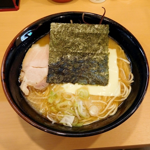 「あっさりとんこつらーめん（柚子胡椒入り 680円）」@らーめん梅吉の写真